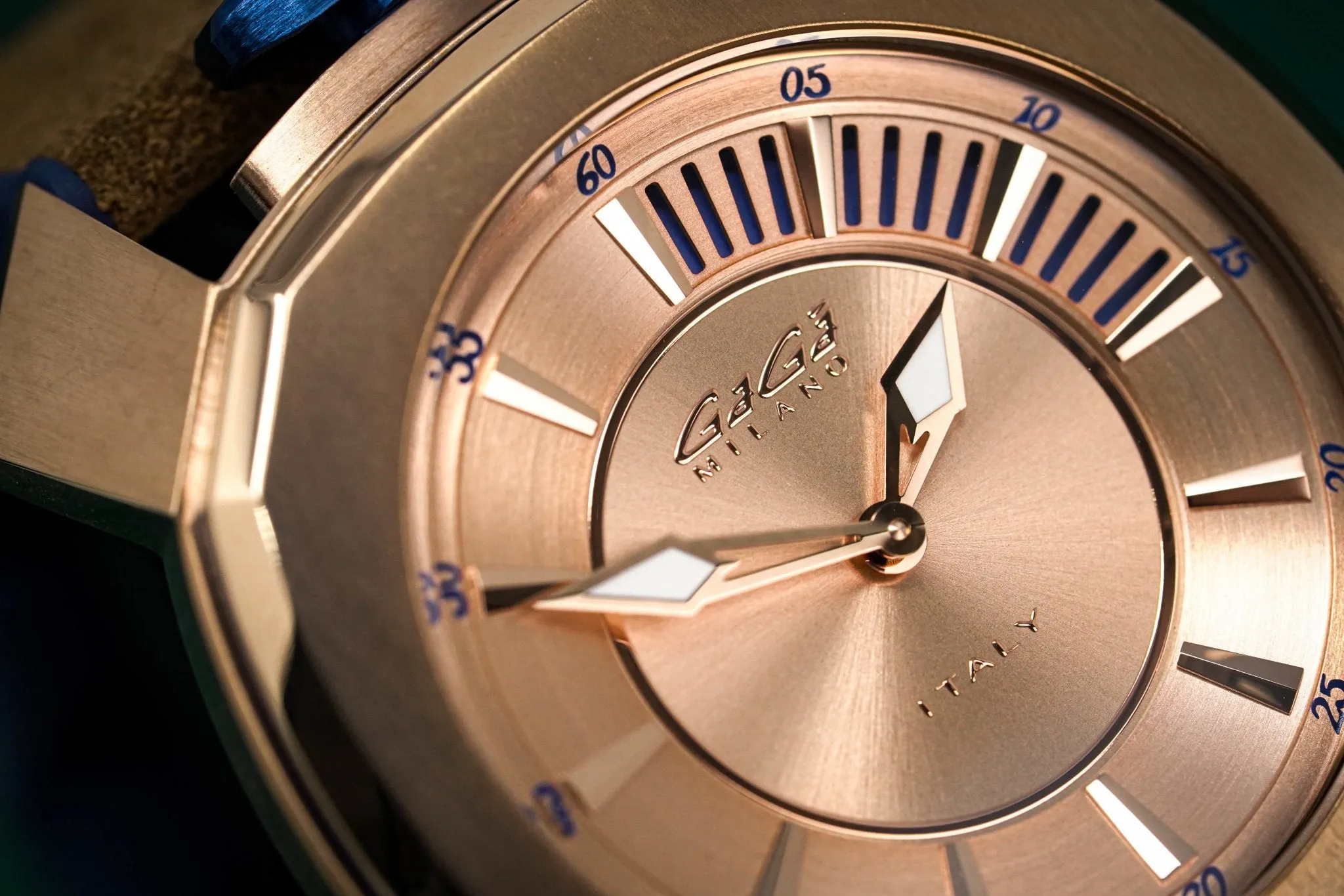 Gaga Milano Watch Frame_One Pink Gold 7051.01