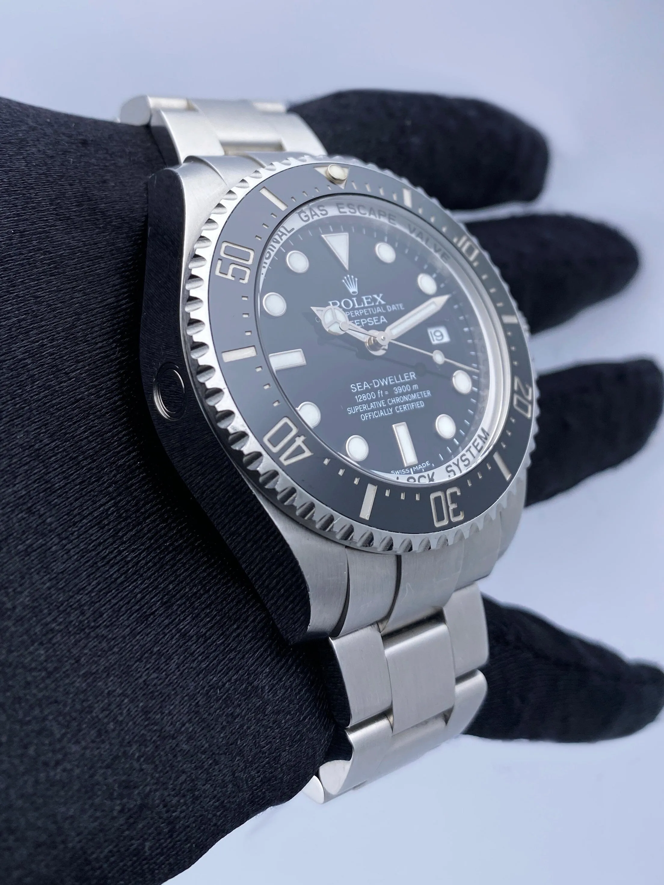 Rolex Sea-Dweller Deep Sea 116660 Mens Watch Box Papers