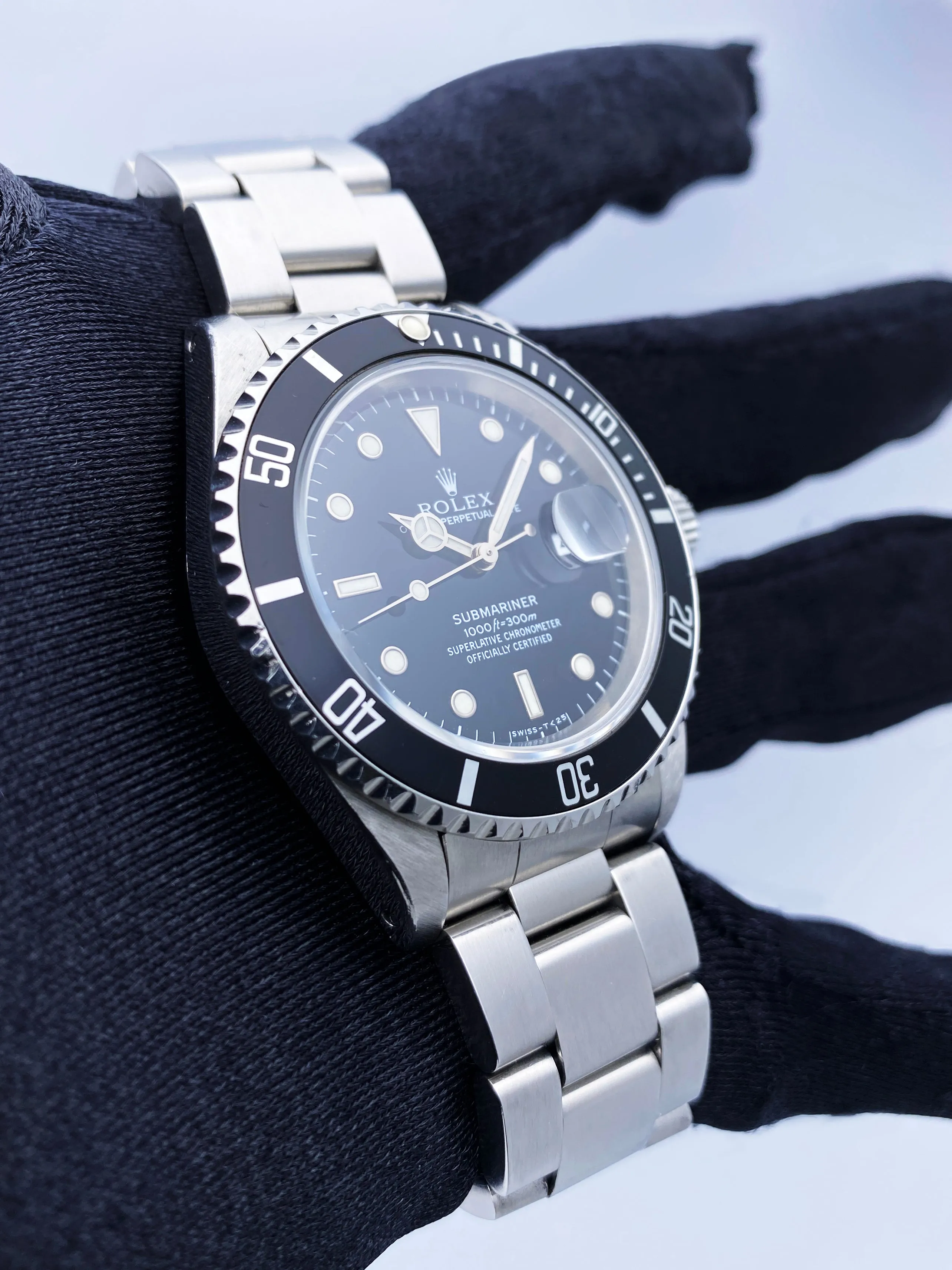 Rolex Submariner Date 16610 Mens Watch Box Papers