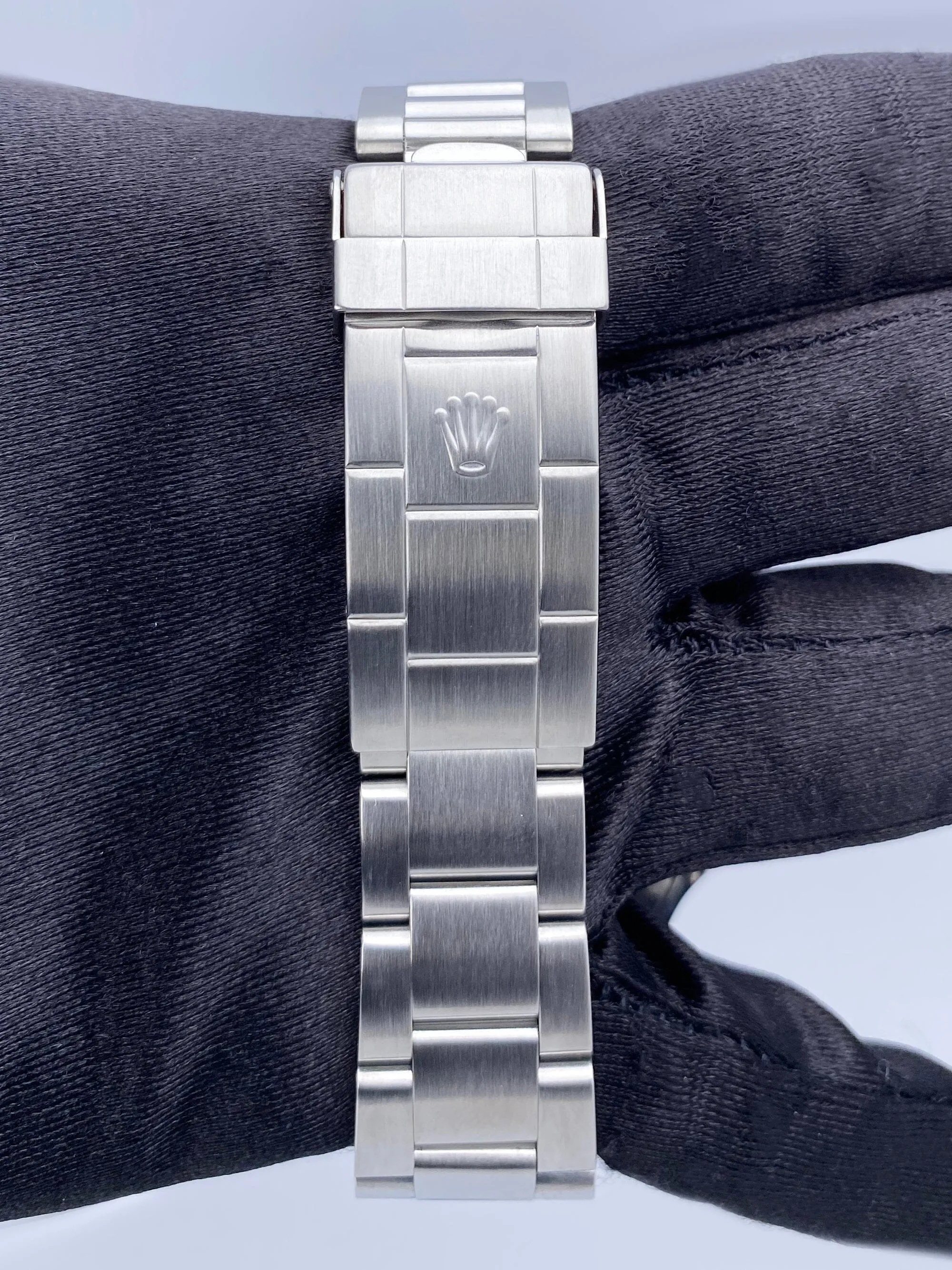 Rolex Submariner Date 16610 Mens Watch Box Papers