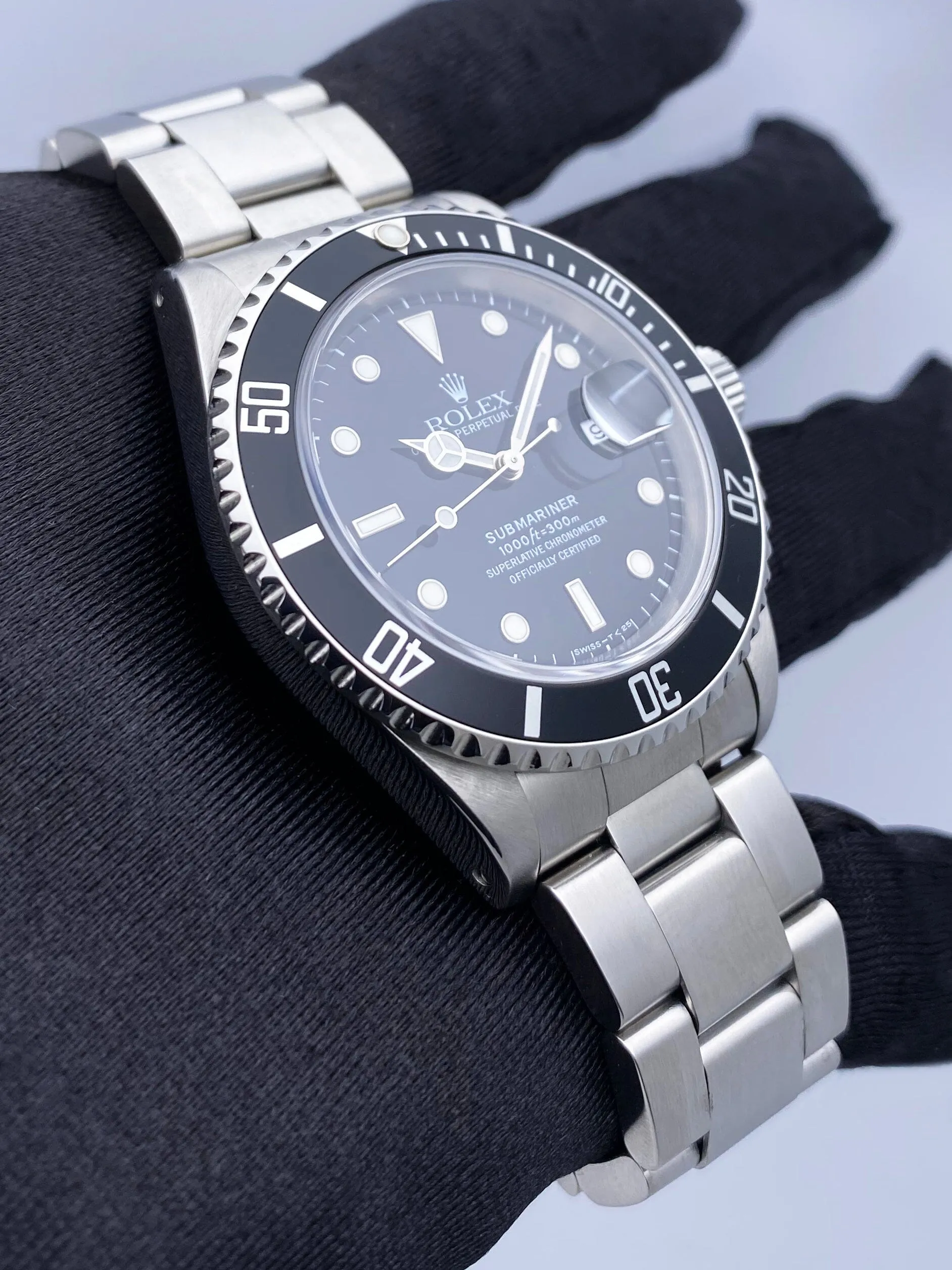 Rolex Submariner Date 16610 Mens Watch Box Papers