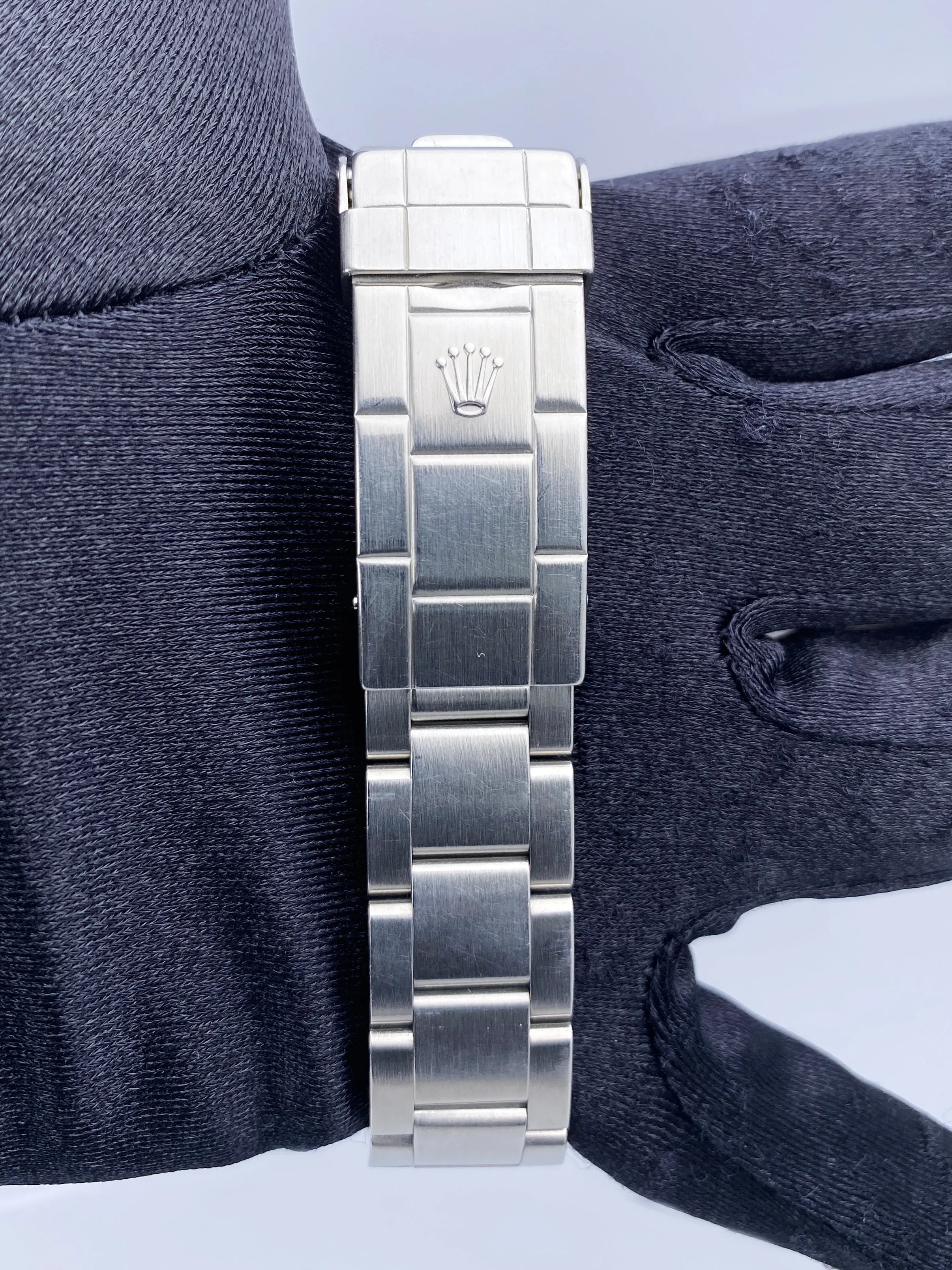 Rolex Submariner Date 16610 Mens Watch Box Papers