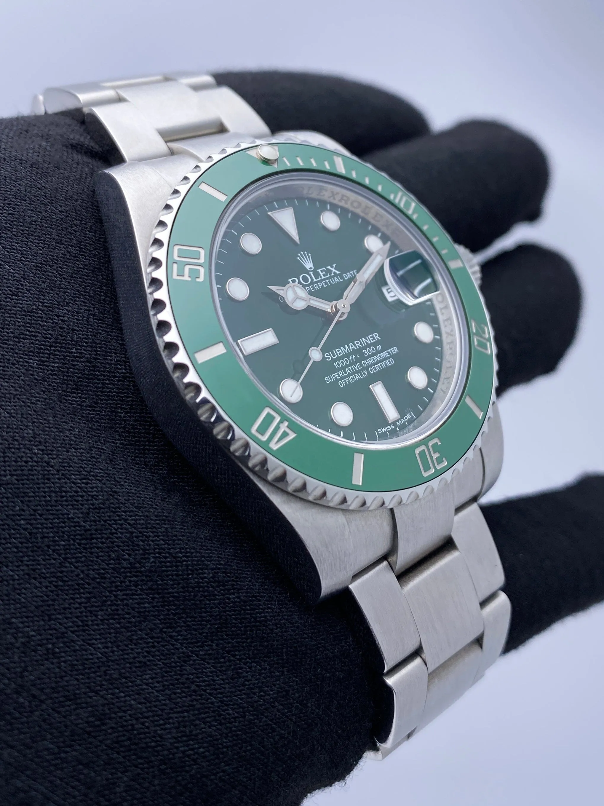 Rolex Submariner Date Hulk 116610LV Mens Watch Box Papers