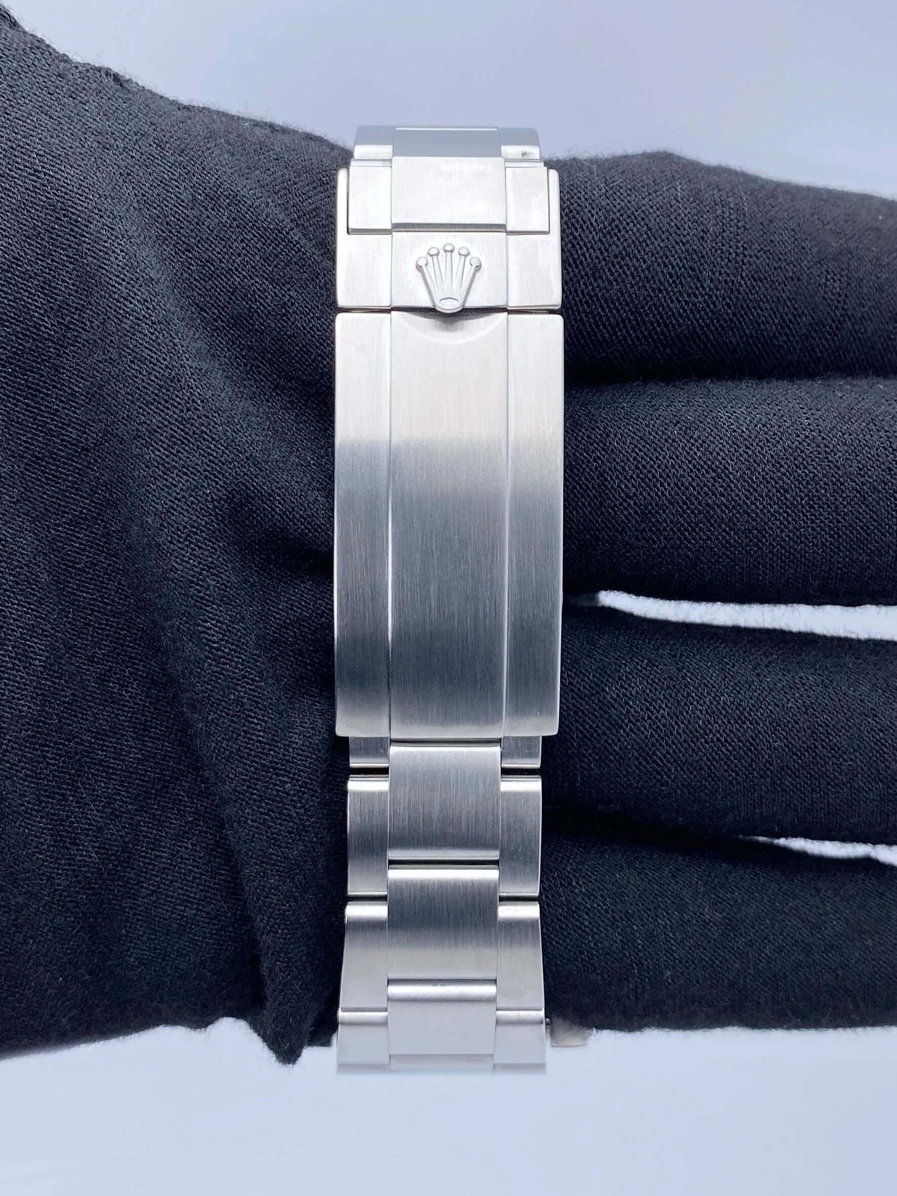 Rolex Submariner Date Hulk 116610LV Mens Watch Box Papers