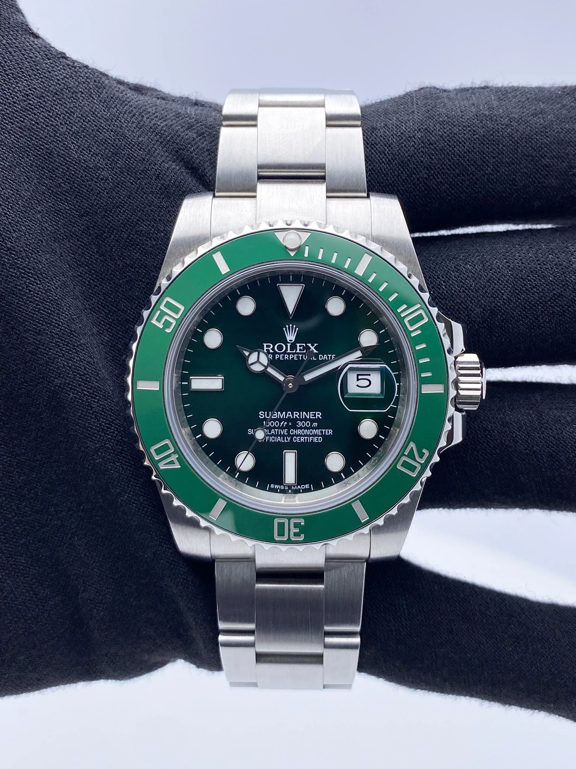 Rolex Submariner Date Hulk 116610LV Mens Watch Box Papers