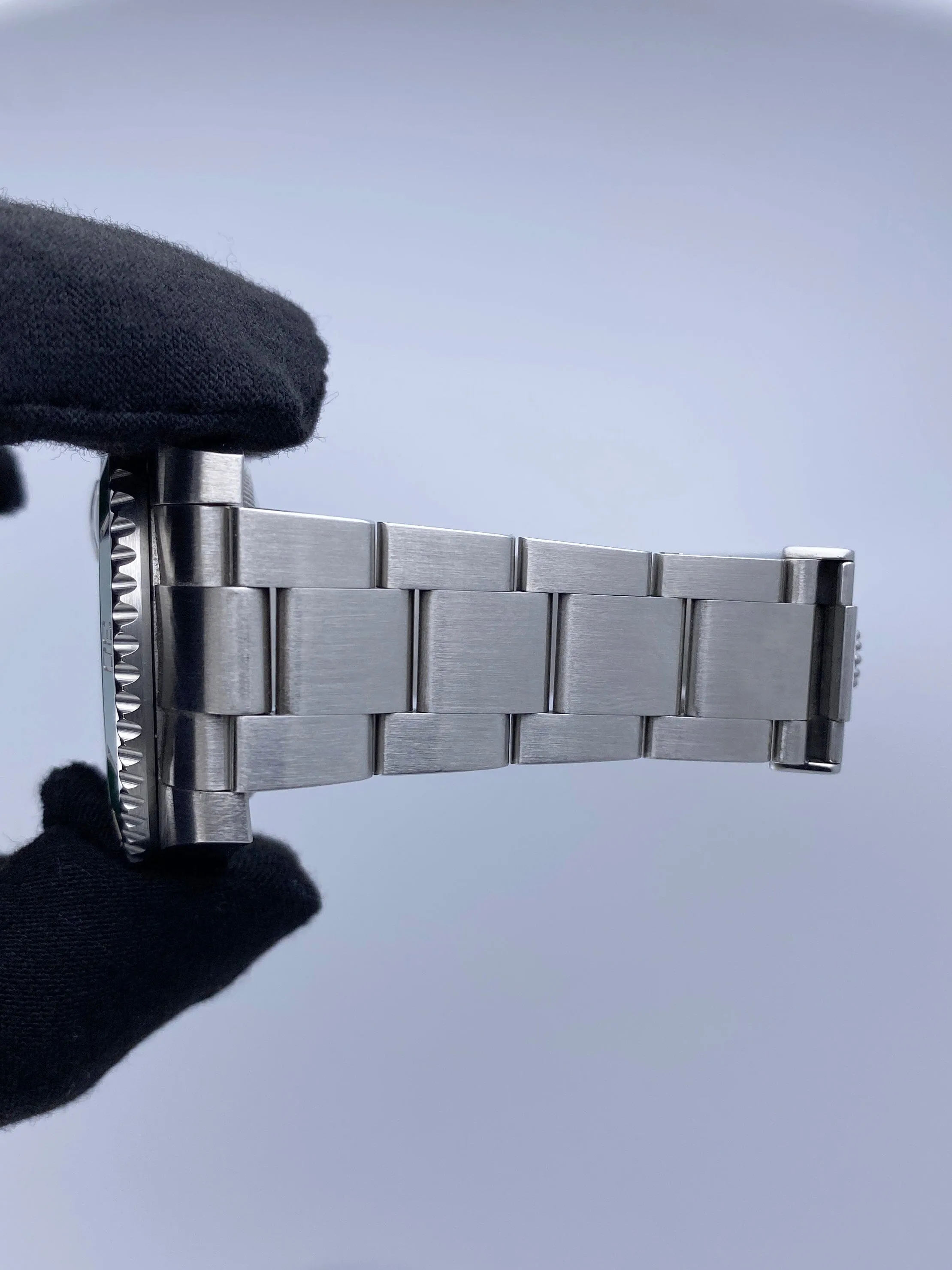 Rolex Submariner Date Hulk 116610LV Mens Watch Box Papers