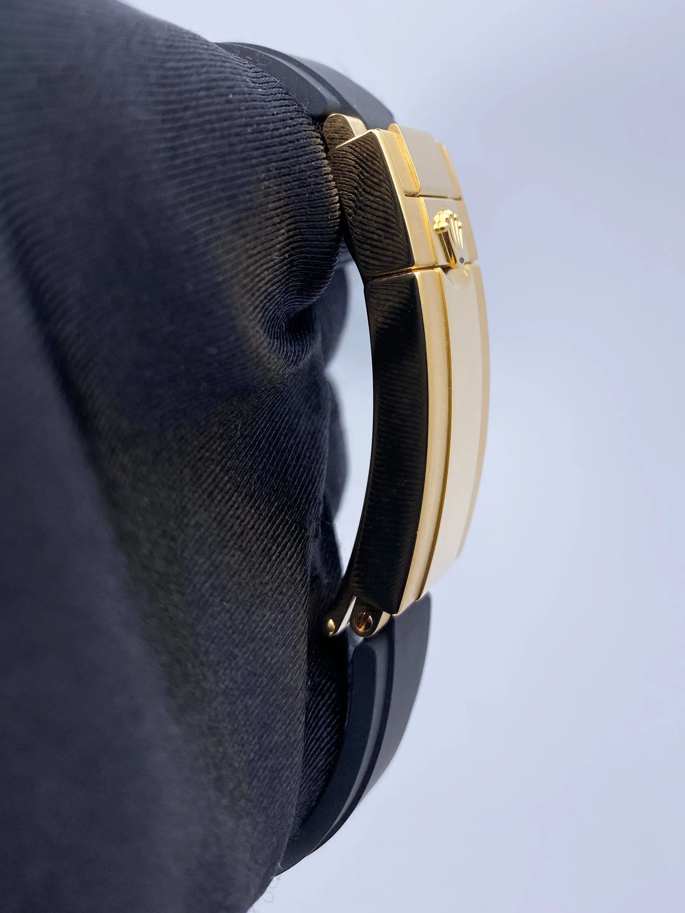 Rolex Yacht-Master 226658 Black Dial 18K Yellow Gold Mens Watch Box Papers