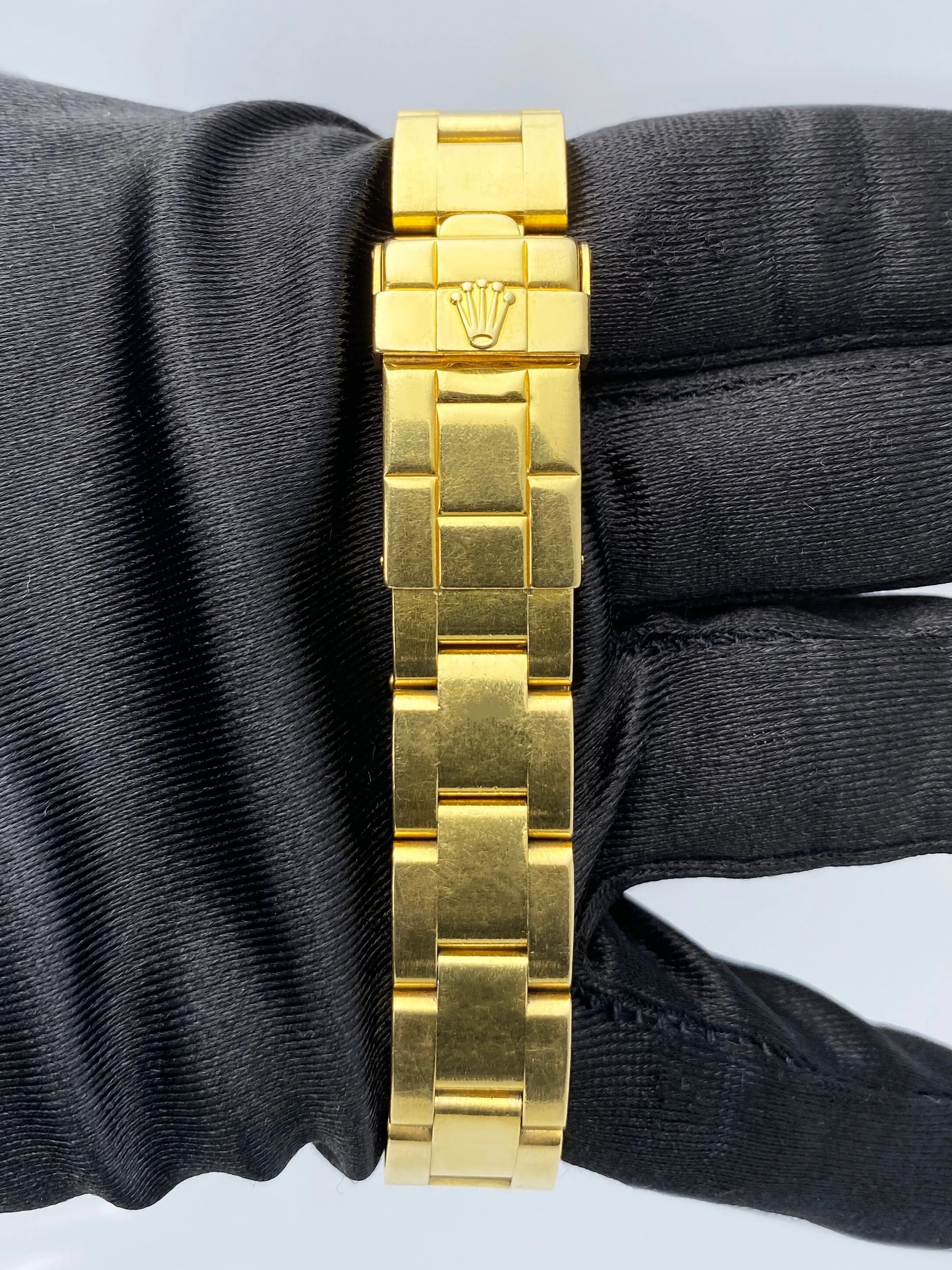 Rolex Yacht Master 69628 MOP Ruby Dial 18K Yellow Gold Watch Box Papers