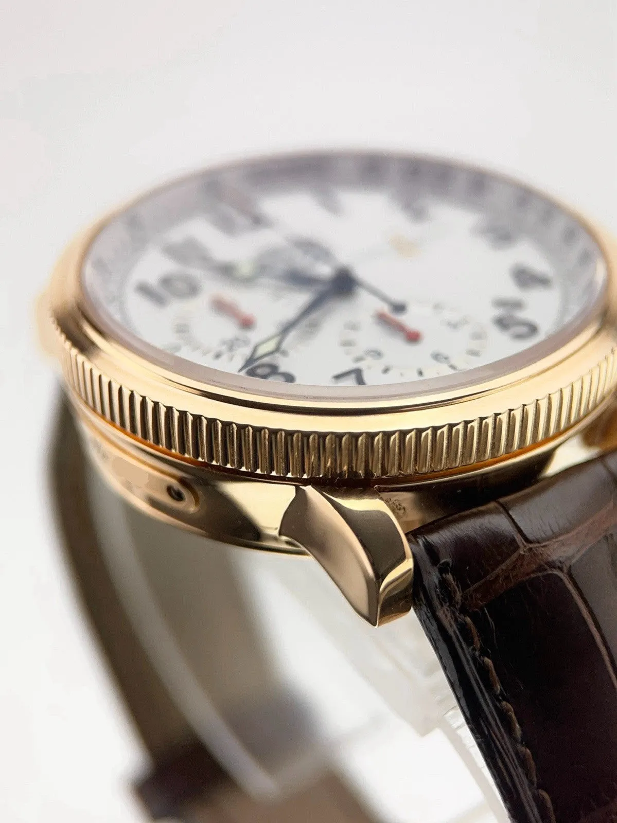 Ulysse Nardin Marine Chronograph 18k Yellow Gold White Dial 40mm Watch 516-22