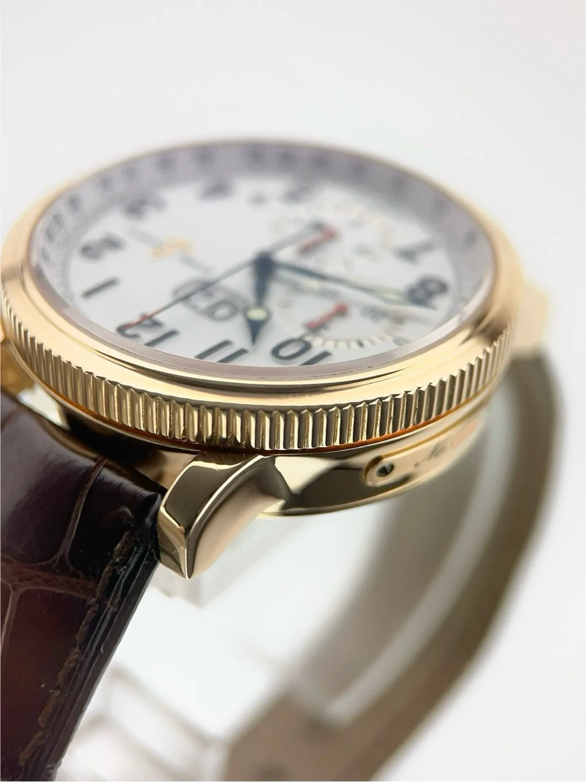 Ulysse Nardin Marine Chronograph 18k Yellow Gold White Dial 40mm Watch 516-22