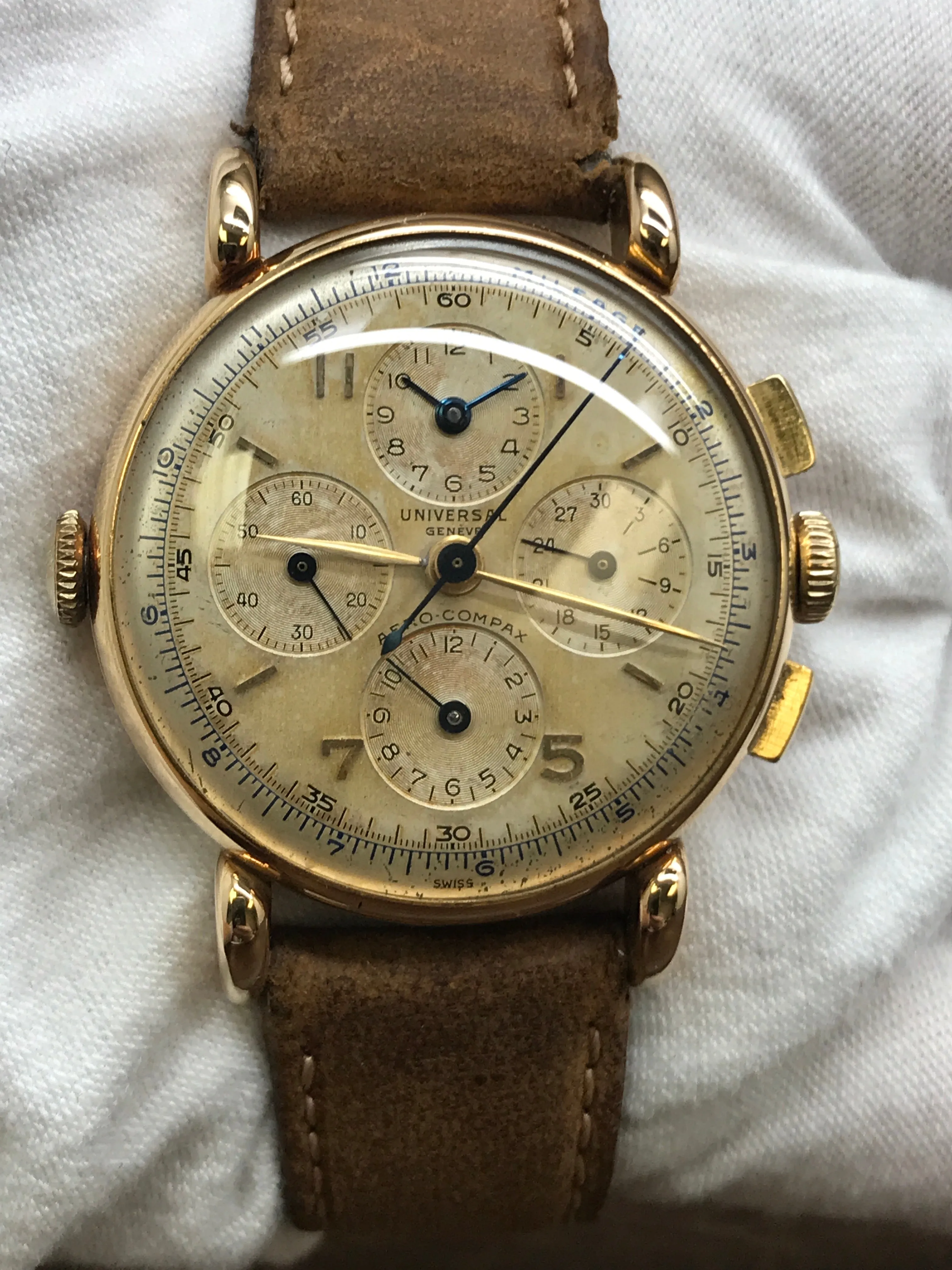 Universal Geneve Aero Compax Geneve 52206 Champagne Dial Manual Wind Men's Watch