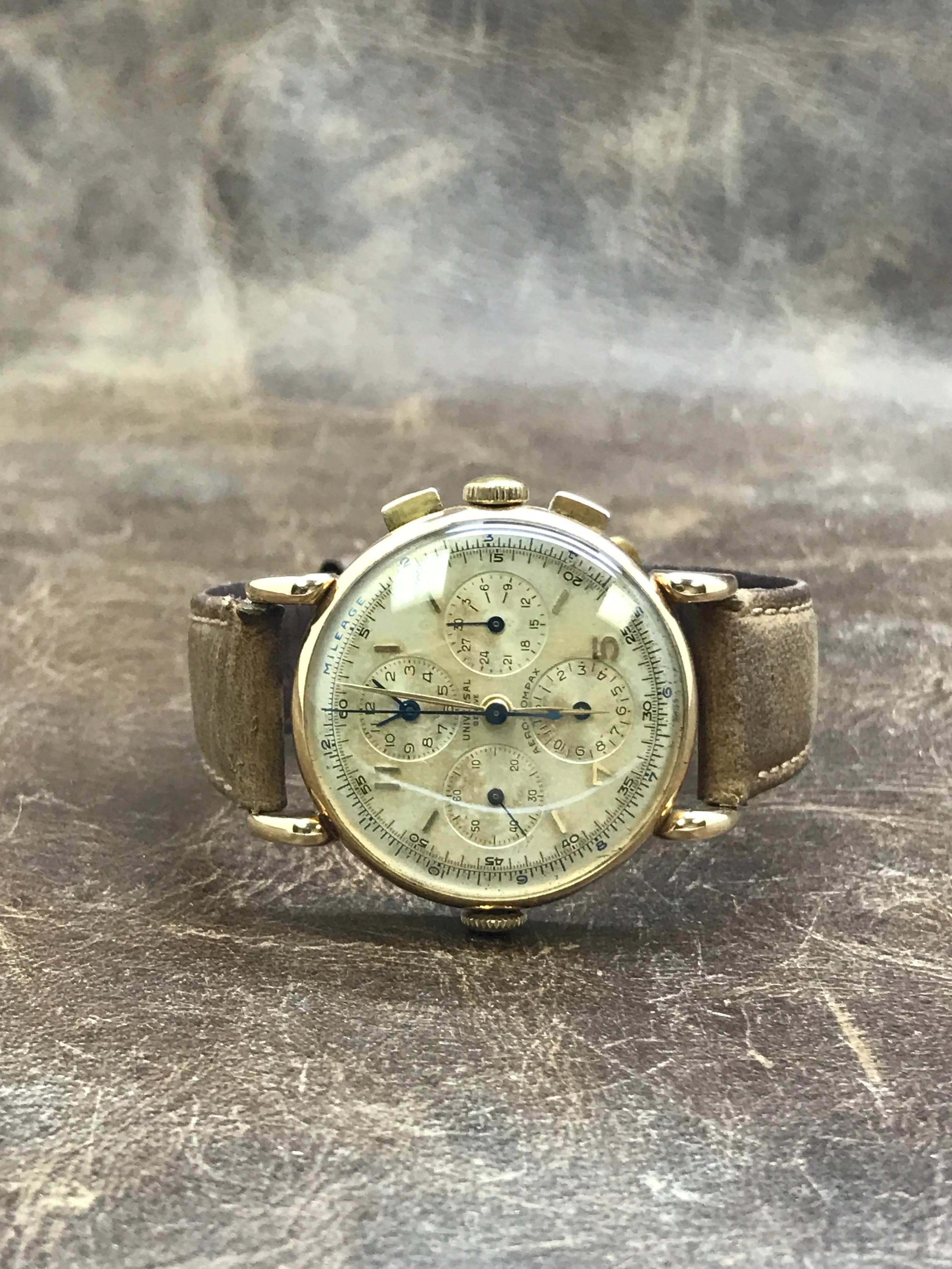Universal Geneve Aero Compax Geneve 52206 Champagne Dial Manual Wind Men's Watch