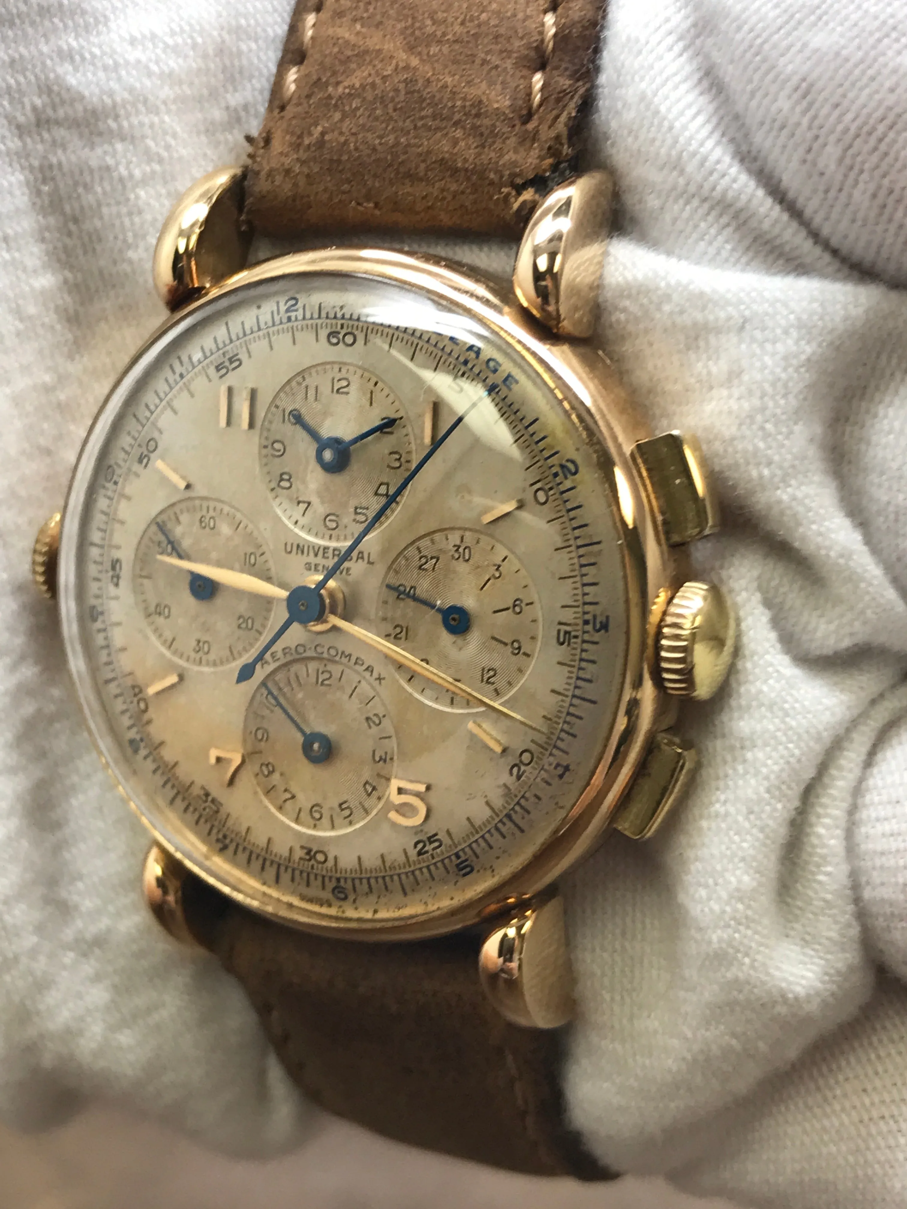 Universal Geneve Aero Compax Geneve 52206 Champagne Dial Manual Wind Men's Watch