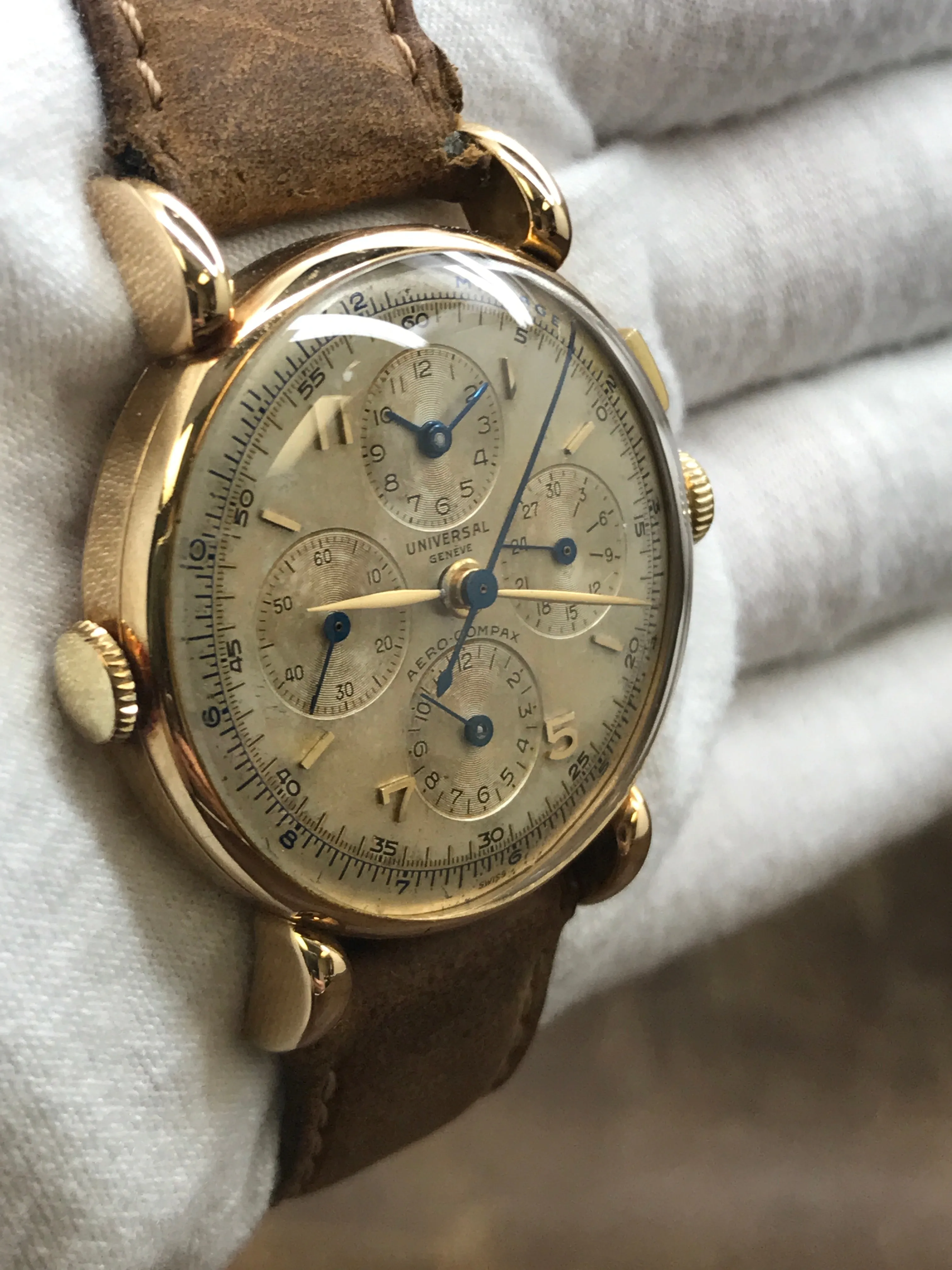 Universal Geneve Aero Compax Geneve 52206 Champagne Dial Manual Wind Men's Watch