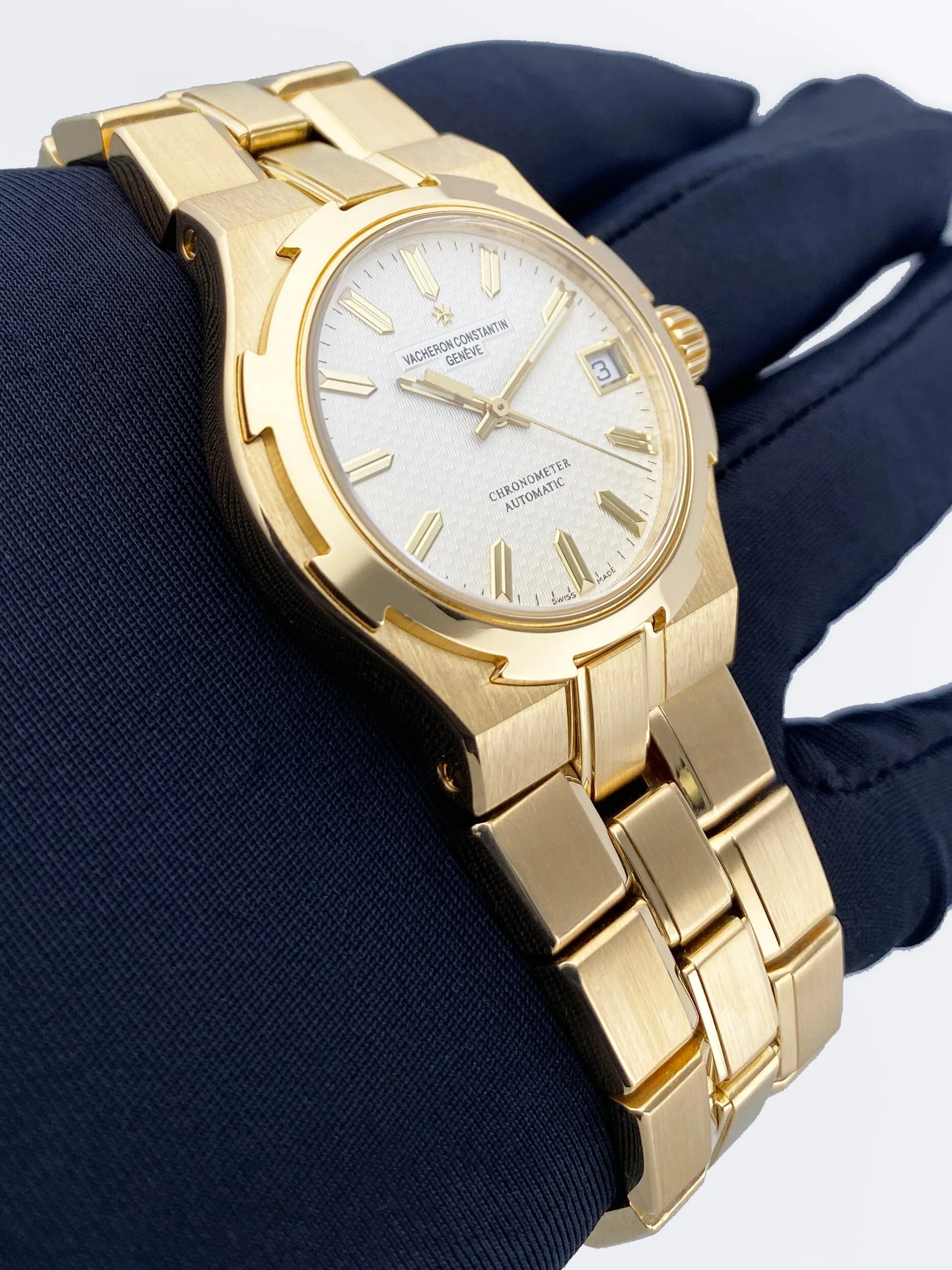 Vacheron Constantin Overseas 42050 18K Yellow Gold Mens Watch