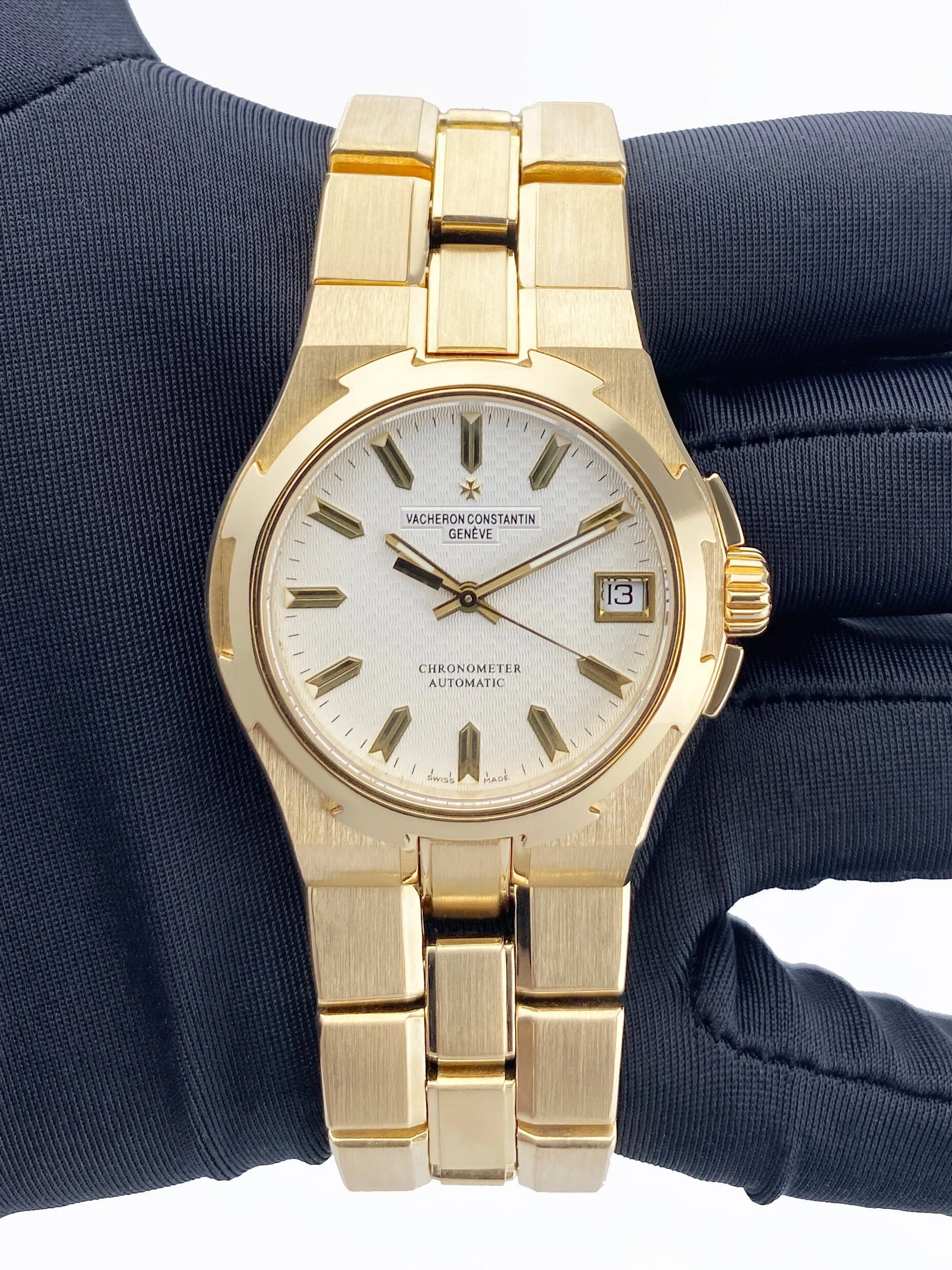 Vacheron Constantin Overseas 42050 18K Yellow Gold Mens Watch