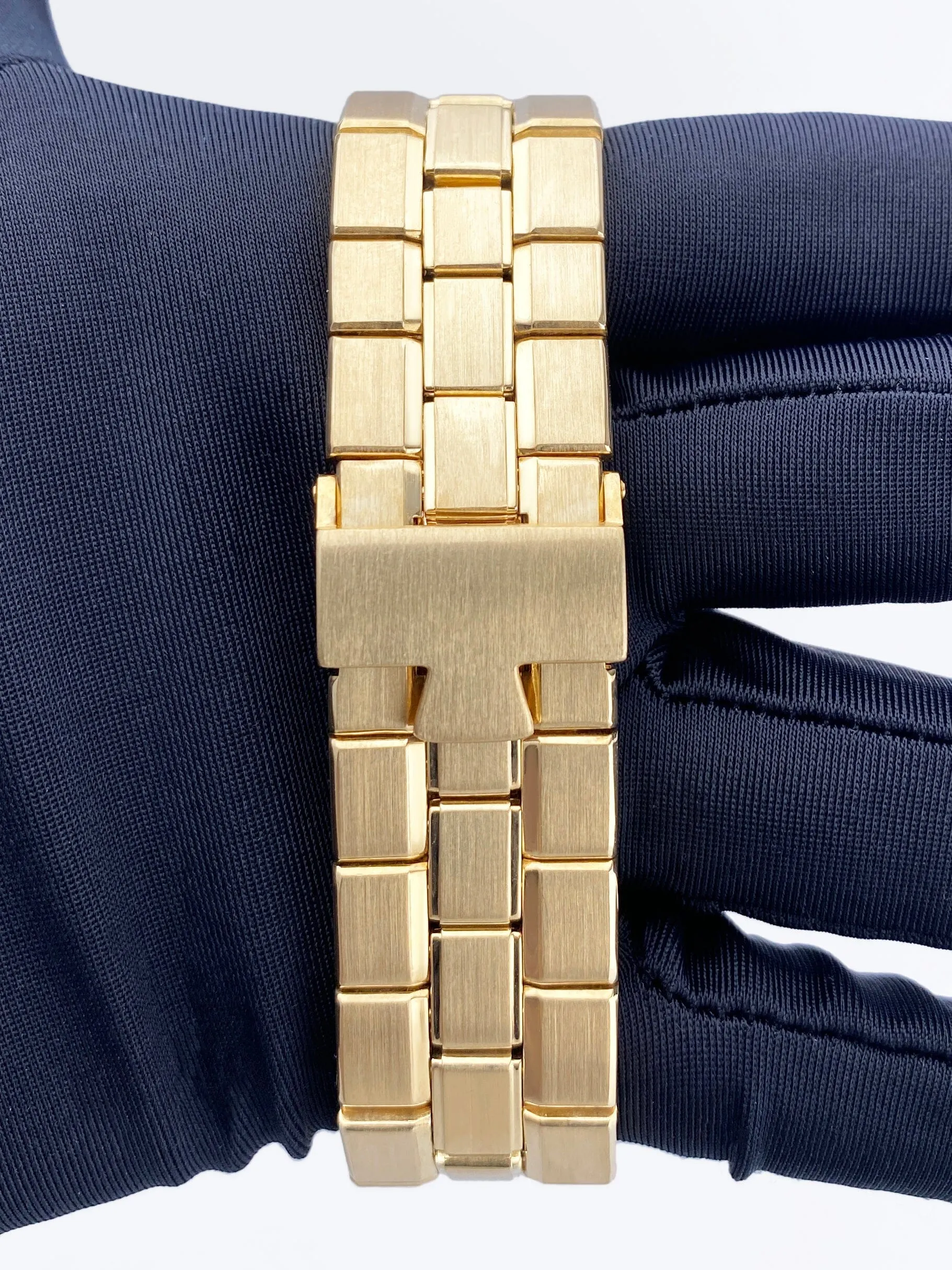 Vacheron Constantin Overseas 42050 18K Yellow Gold Mens Watch