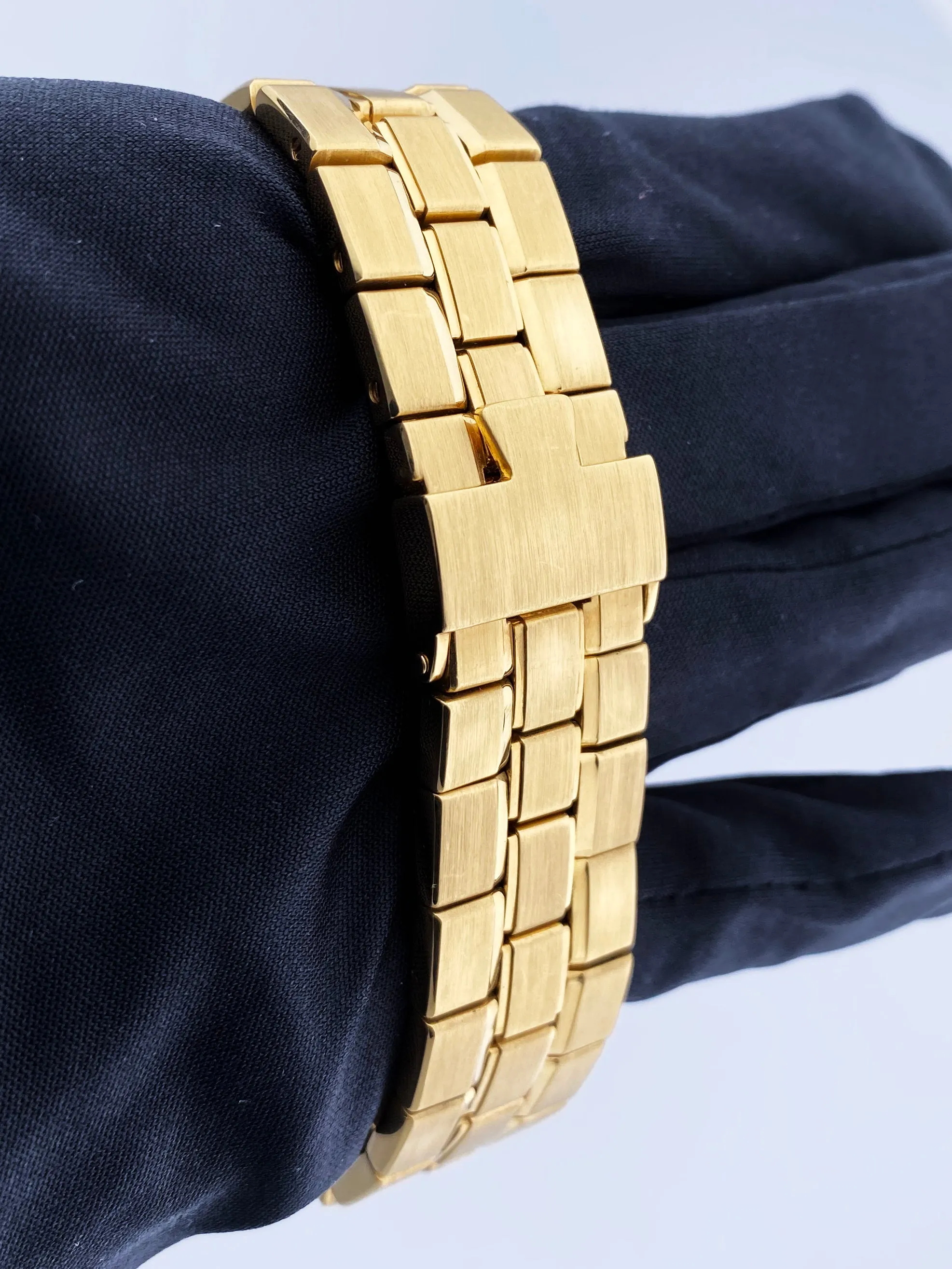 Vacheron Constantin Overseas 42050 Mens Watch